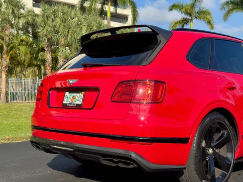 Used 2019 Bentley Bentayga image 35