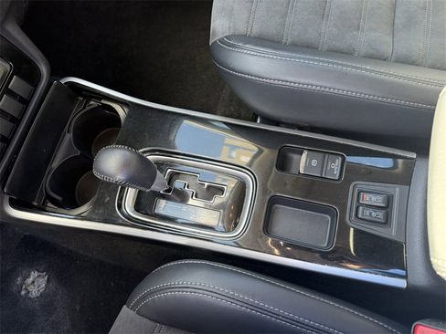 Used 2019 Mitsubishi Outlander SE image 24