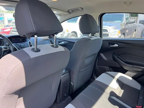 Used 2012 Ford Focus SE FWD image 9