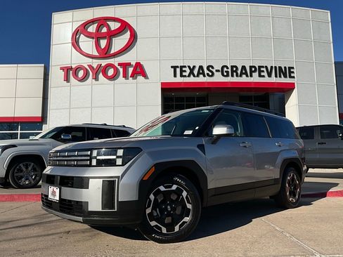 Used 2025 Hyundai Santa Fe SEL image 2