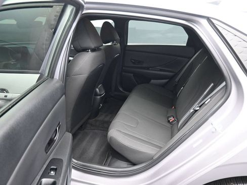 Used 2025 Hyundai Elantra SEL FWD image 35