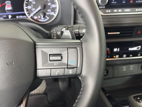 Used 2025 Nissan Rogue SV image 29