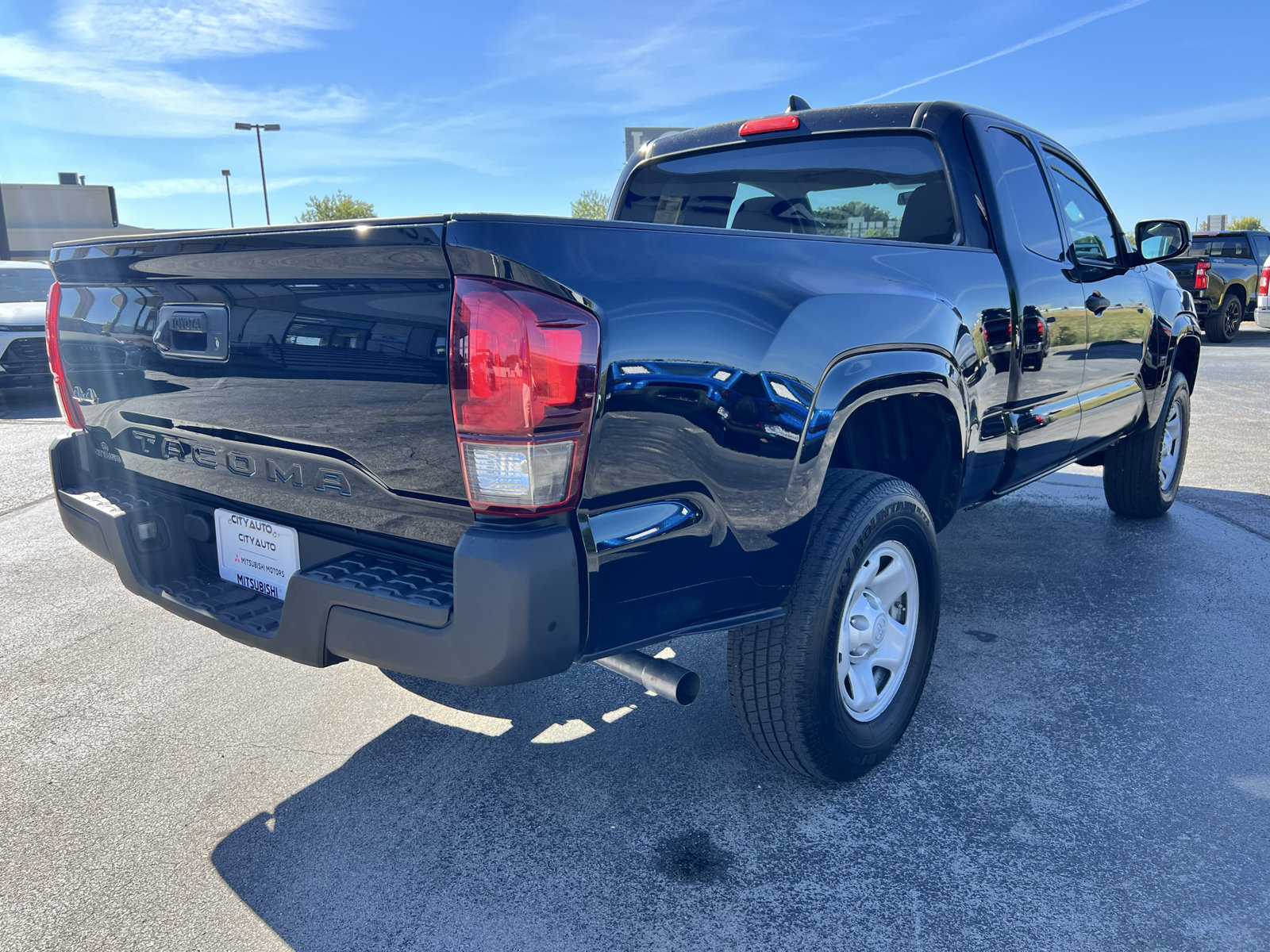 Used 2021 Toyota Tacoma SR AWD/4WD image 9