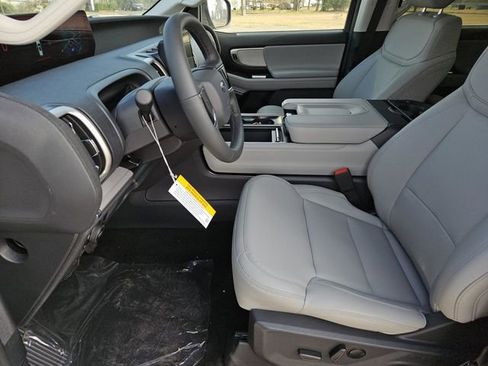 New 2026 Ford Expedition Active image 21