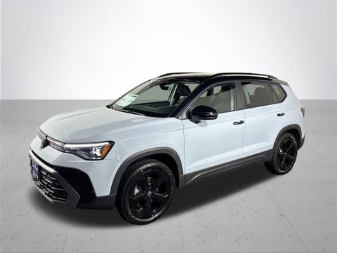 New 2026 Volkswagen Taos SE AWD/4WD image 2