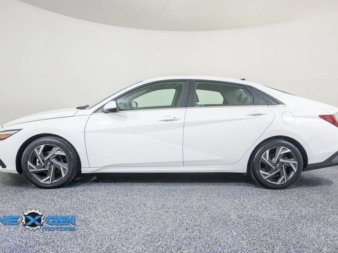 Used 2024 Hyundai Elantra SEL w/ Convenience Package FWD image 4