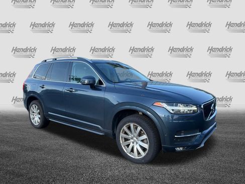 Used 2018 Volvo XC90 T5 Momentum w/ Convenience Package FWD image 2