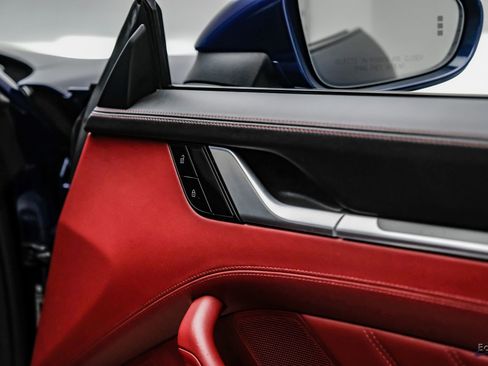 Used 2021 Porsche 911 Turbo image 90