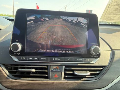 Used 2025 Nissan Altima 2.5 SV FWD image 25