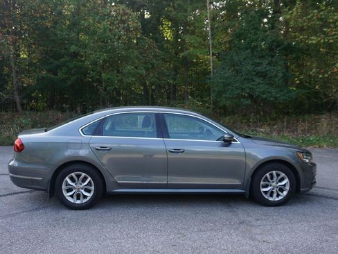 Used 2017 Volkswagen Passat 1.8T S FWD image 6