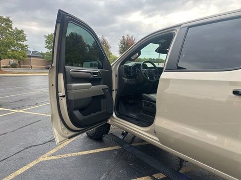 Used 2023 Chevrolet Silverado 1500 ZR2 image 21
