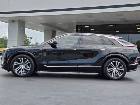 Used 2024 Cadillac Lyriq Luxury AWD/4WD image 2