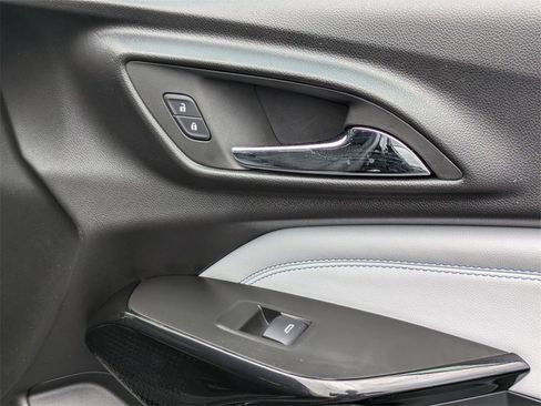 Used 2025 Chevrolet Trax LT w/ LT Convenience Package image 31