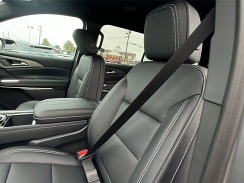 New 2026 Chevrolet Traverse LT image 14