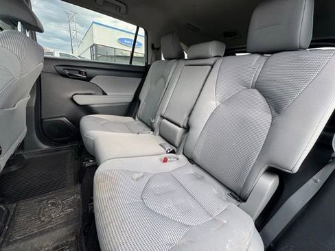 Used 2023 Toyota Highlander LE image 13