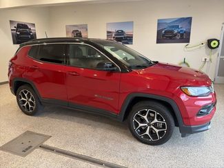 Used 2025 Jeep Compass Limited AWD/4WD video 1