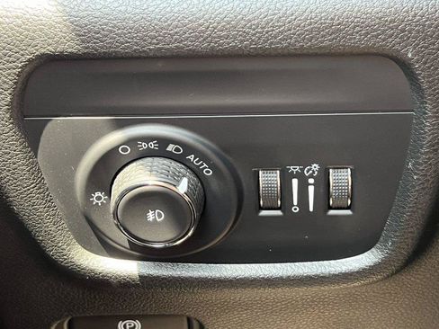 Used 2023 Jeep Grand Cherokee L Limited AWD/4WD image 19