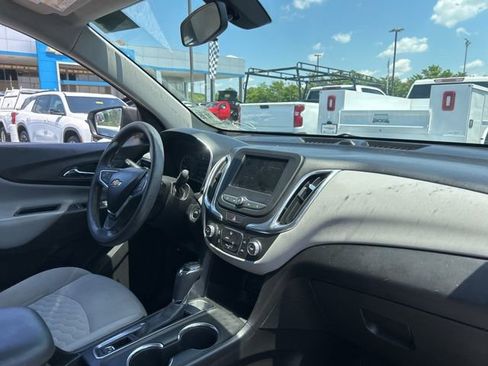 Used 2019 Chevrolet Equinox LS FWD image 30