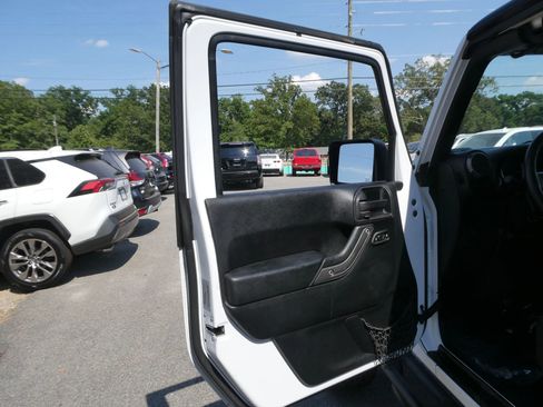Used 2015 Jeep Wrangler Unlimited Sport w/ Quick Order Package 24S AWD/4WD image 10