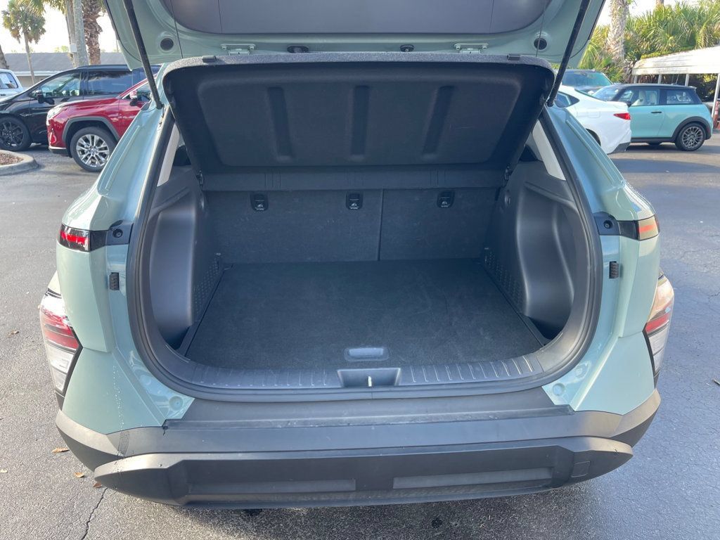 Used 2025 Hyundai Kona SEL FWD image 5