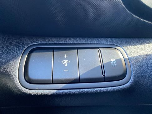 Certified 2023 Hyundai Venue SE image 22