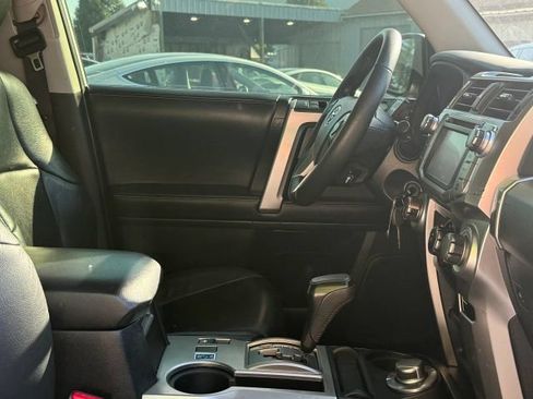 Used 2019 Toyota 4Runner SR5 AWD/4WD image 34