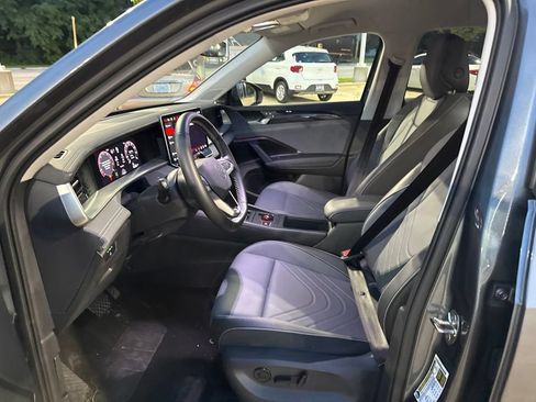 Used 2026 Volkswagen Tiguan SE AWD/4WD image 12