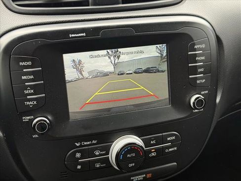 Used 2018 Kia Soul + FWD image 12