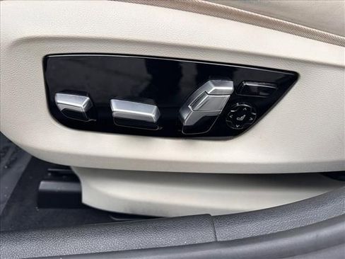 Used 2021 BMW M550i xDrive w/ Premium Package image 24