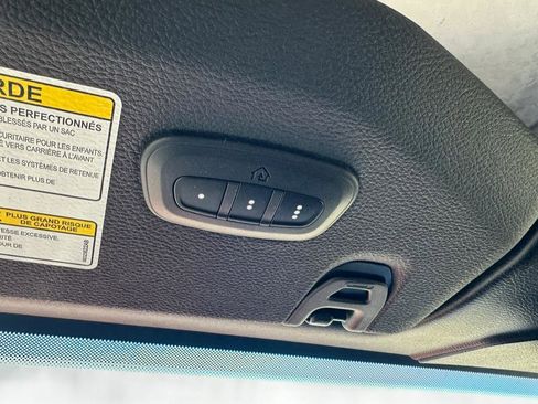 Used 2018 Jeep Wrangler Unlimited Sahara image 32