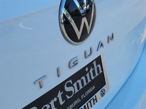 Used 2022 Volkswagen Tiguan SE image 6