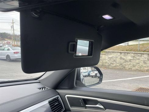 Used 2021 Volkswagen Atlas Cross Sport SEL R-Line image 33