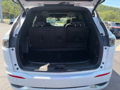 Used 2022 Buick Enclave Avenir w/ Avenir Technology Package AWD/4WD image 6