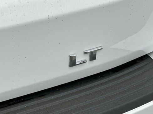 New 2026 Chevrolet Suburban LT image 26