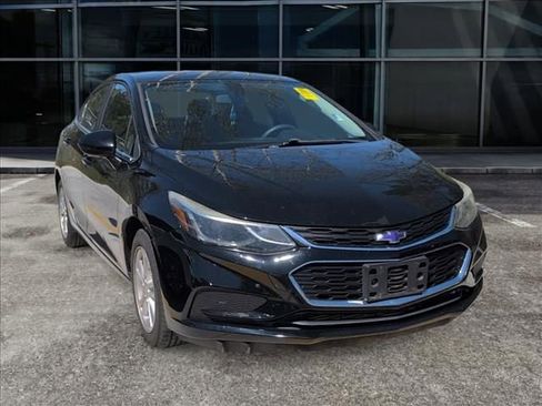 Used 2017 Chevrolet Cruze LT image 1
