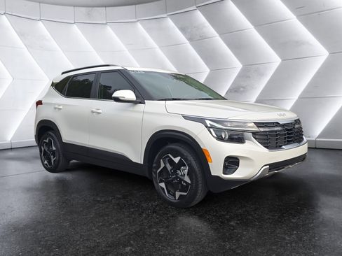 Used 2025 Kia Seltos EX image 7