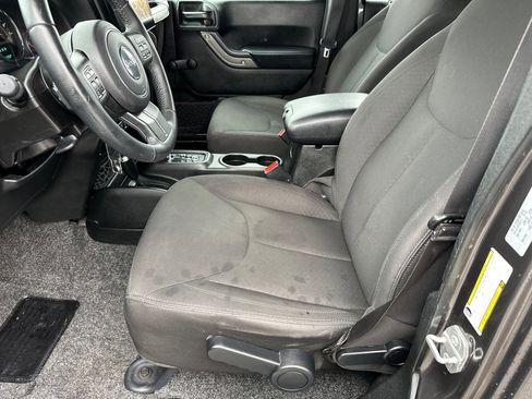 Used 2016 Jeep Wrangler Unlimited Sport w/ Connectivity Group image 9