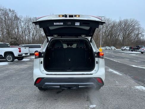 Used 2021 Toyota Highlander Limited image 18