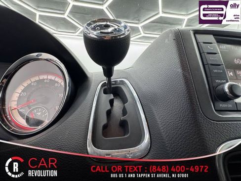 Used 2019 Dodge Grand Caravan SE w/ UConnect Hands-Free Group FWD image 17