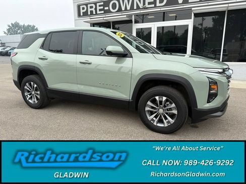 Used 2025 Chevrolet Equinox LT w/ Safety and Technology Package FWD image 1