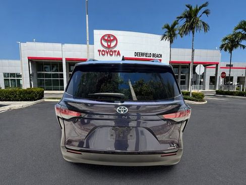 Used 2021 Toyota Sienna LE w/ LE Plus Package FWD image 6