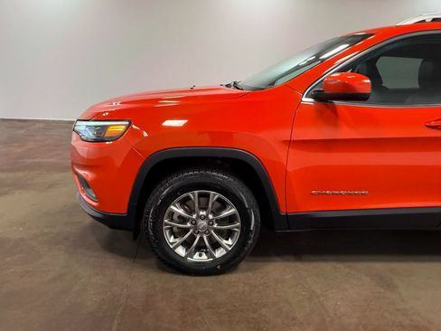 Used 2021 Jeep Cherokee Latitude Lux w/ Comfort/Convenience Group AWD/4WD image 38