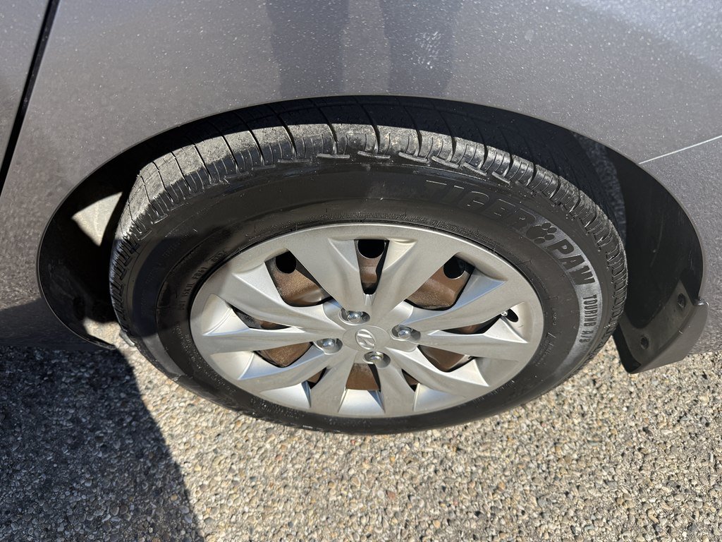 Used 2018 Hyundai Accent SE FWD image 9