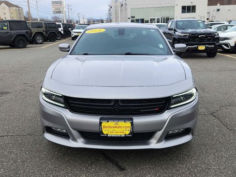 Used 2016 Dodge Charger SXT image 2