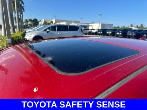 Used 2019 Toyota Camry SE FWD image 5
