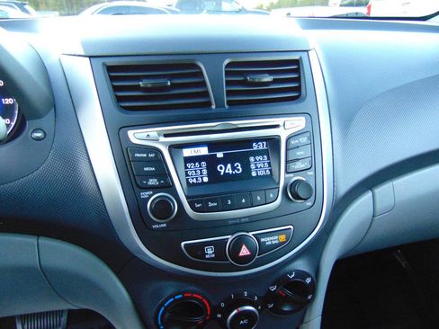 Used 2017 Hyundai Accent SE image 23