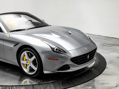 Used 2016 Ferrari California T image 29