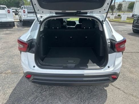 New 2026 Chevrolet Trax LS w/ LS Convenience Package FWD image 28