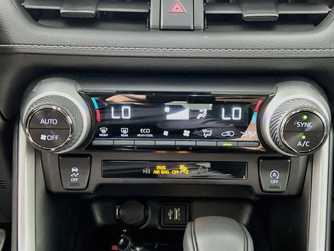 Used 2025 Toyota RAV4 XLE FWD image 26