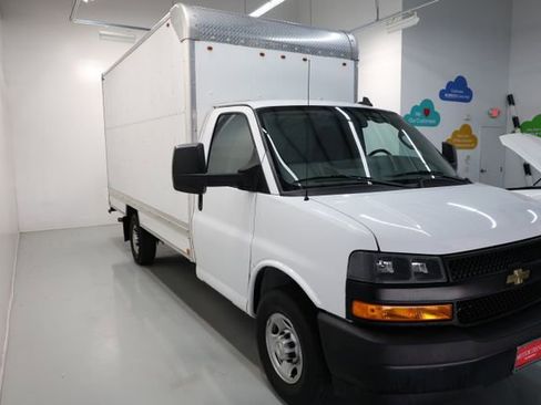 Used 2022 Chevrolet Express 3500 w/ Driver Convenience Package RWD image 32